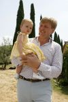 Tavarnelle 6 juli 2006
Koningin Beatrix met Prinses Maxima Prins Willem Alexander Amalia en Alexia tijdens fotomoment op vakantie.