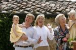 Tavarnelle 6 juli 2006
Koningin Beatrix met Prinses Maxima Prins Willem Alexander Amalia en Alexia tijdens fotomoment op vakantie.