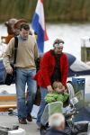Muiden 28 mei 2006
Koningin Beatrix Prins Constantijn Prinses laurentien Prinses Eloise en Prins Claus Cazimir varen met de groen draeck.
