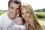 Uitgeest 28 juni 2006
Sylvie v d Vaart met Rafael en hun zoon Damian en 2 journalisten van Bild zeitung.
Peter Smulders bv