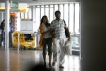 Schiphol 22 juni 2006
John de Wolf brengt zijn nieuwe vriendin Rebecca Loos naar het vliegveld.
Peter Smulders bv