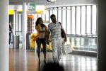 Schiphol 22 juni 2006
John de Wolf brengt zijn nieuwe vriendin Rebecca Loos naar het vliegveld.
Peter Smulders bv