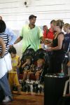 Barcelona 30 juli 2006
Zangeres Anouk met haar man Remon Stotijn (postman) en Benjahmin Elijah enPhoenix op vlieveld Barcelona.