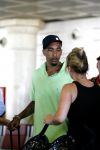 Barcelona 30 juli 2006
Zangeres Anouk met haar man Remon Stotijn (postman) en Benjahmin Elijah enPhoenix op vlieveld Barcelona.