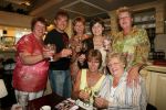 Amsterdam, 24 Juni 2006 Ontmoeting tussen Gerard Joling en een grote fan van hem Rita Verdonk met haar moeder en zussen
Eerst worden er voor iedereen handtekeningen uitgedeeld.
©Foto Peter Smulders BV