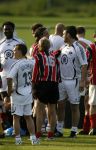Amsterdam 19 juni 2006
Robbie Williams aan het voetballen bij AJAX met sigaret
Peter Smulders bv