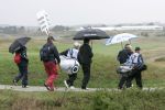 Zandvoort, 10 Augustus 2006
Dutch KLM Open Golf 2006 Kennemer golfclub
Robert Jan Derksen samen met Colin Montgomerie in de regen