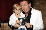 Hoofddorp 28 juni 2006
CD presentatie Robert Leroy in Claus Party house.
Robert  met Joshua en Sascha
Peter Smulders bv