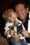 Hoofddorp 28 juni 2006
CD presentatie Robert Leroy in Claus Party house.
Robert  met Joshua en Sascha
Peter Smulders bv
