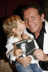 Hoofddorp 28 juni 2006
CD presentatie Robert Leroy in Claus Party house.
Robert  met Joshua
Peter Smulders bv