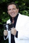 Hoofddorp 28 juni 2006
CD presentatie Robert Leroy in Claus Party house.
Robert  
Peter Smulders bv