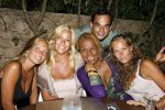 Ibiza 28 juli 2006
Patty Brard Robert halewijn Angela Kluivert met zus en een vriendin op  Ibiza.