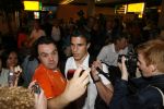 Schiphol 26 juni 2006
Aankomst nederlands elftal na wk.
Robin v Persie met zijn vrouw met een poesje.
Peter Smulders bv