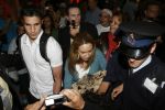 Schiphol 26 juni 2006
Aankomst nederlands elftal na wk.
Robin v Persie met zijn vrouw Bouchra met een poesje.
Peter Smulders bv
