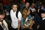 Schiphol 26 juni 2006
Aankomst nederlands elftal na wk.
Robin v Persie met zijn vrouw Bouchra met een poesje.
Peter Smulders bv