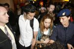 Schiphol 26 juni 2006
Aankomst nederlands elftal na wk.
Robin v Persie met zijn vrouw Bouchra met een poesje.
Peter Smulders bv