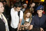 Schiphol 26 juni 2006
Aankomst nederlands elftal na wk.
Robin v Persie met zijn vrouw Bouchra met een poesje.
Peter Smulders bv