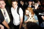 Schiphol 26 juni 2006
Aankomst nederlands elftal na wk.
Robin v Persie met zijn vrouw Bouchra met een poesje.
Peter Smulders bv