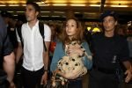 Schiphol 26 juni 2006
Aankomst nederlands elftal na wk.
Robin v Persie met zijn vrouw Bouchra met een poesje.
Peter Smulders bv