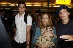 Schiphol 26 juni 2006
Aankomst nederlands elftal na wk.
Robin v Persie met zijn vrouw Bouchra met een poesje.
Peter Smulders bv