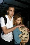 Schiphol 26 juni 2006
Aankomst nederlands elftal na wk.
Robin v Persie met zijn vrouw Bouchra met een poesje.
Peter Smulders bv