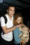Schiphol 26 juni 2006
Aankomst nederlands elftal na wk.
Robin v Persie met zijn vrouw Bouchra met een poesje.
Peter Smulders bv