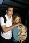 Schiphol 26 juni 2006
Aankomst nederlands elftal na wk.
Robin v Persie met zijn vrouw Bouchra met een poesje.
Peter Smulders bv