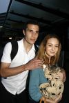 Schiphol 26 juni 2006
Aankomst nederlands elftal na wk.
Robin v Persie met zijn vrouw Bouchra met een poesje.
Peter Smulders bv