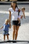 Ibiza 29 juli 2006
Robine v d Meer gaat boodschappen doen met haar zoontje en dochtertje