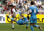 Amsterdam 13 augustus 2006
AJAX-PSV 3-1 om de Johan Cruyffschaal in de arena.
Rosales in duel met Carlos Salcido.
Peter Smulders bv