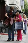 Amsterdam 23 augustus 2006
Gerard Joling en Rossana Lima shoppen op de pc hooftstraat.