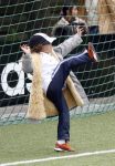 Amsterdam 2 juni 2006
Justin Kluivert op training bij de ajax jeugd. Justin is gescout door AJAX. Papa Patrick en moeder Angela waren natuurlijk bij de eerste training. Ruben Kluivert
Peter Smulders bv