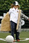 Amsterdam 2 juni 2006
Justin Kluivert op training bij de ajax jeugd. Justin is gescout door AJAX. Papa Patrick en moeder Angela waren natuurlijk bij de eerste training. Ruben Kluivert
Peter Smulders bv