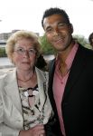 Amsterdam 19 mei 2006
Presentatie blad Gullit in vak zuid.
Ruud met zijn moeder.