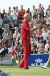 Zandvoort, 13 Augustus 2006 Dutch KLM Open Golf 2006
Kennemer Golfclub
Winnaar Simon Dyson uit Engeland maakt zijn winnende put in de playoff en wordt gefeliciteerd door Richard Greene