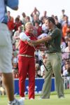 Zandvoort, 13 Augustus 2006 Dutch KLM Open Golf 2006
Kennemer Golfclub
Winnaar Simon Dyson uit Engeland maakt zijn winnende put in de playoff en wordt gefeliciteerd door Richard Greene