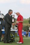 Zandvoort, 13 Augustus 2006 Dutch KLM Open Golf 2006
Kennemer Golfclub
Winnaar Simon Dyson uit Engeland samen met de president van KLM, Erik Varwijk