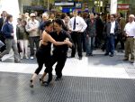 Buenos Aires mei 2006
2 dansers dansen de tango ijn het centrum van Buenos Aires.