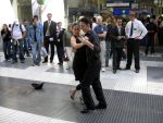 Buenos Aires mei 2006
2 dansers dansen de tango ijn het centrum van Buenos Aires.