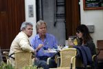 Amsterdam 4 augustus 2006.
Theodor Holman en v d Westelaken en Tara Elders etend op terras.