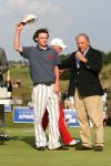 Zandvoort, 13 Augustus 2006
Finaledag Dutch KLM Open golf 2006
Tim Sluiter ( Beste amateur ) met Robbie v Erven Dorens
