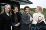 Muiderberg 31 mei 2006
Linda de Mol, Annette Malherbe Tjitske Reidinga  en Susan Visser  (Gooische vrouwen)op woonark in natuurreservaat Naardermeer tegen aanleg A6
Peter Smulders bv