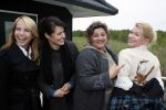 Muiderberg 31 mei 2006
Linda de Mol, Annette Malherbe Tjitske Reidinga  en Susan Visser  (Gooische vrouwen)op woonark in natuurreservaat Naardermeer tegen aanleg A6
Peter Smulders bv