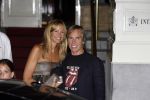 Amsterdam 31 juli 2006
Tommy Hilfiger met zijn vriendin en dochter vertrekken bij het amstel hotel.