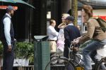 Amsterdam 17 mei 2006
Tooske Breugem heeft discussie met mensen van parkeerbeheer omdat ze niet betaald heeft.
Peter Smulders bv