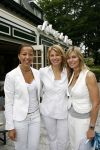 Wassenaar 19 juni 2006
Beau Monde rally met cabrio'
4 in het Land presentatoren Vivian Slingerland Pernille la Lau en Diane...
Peter Smulders bv