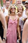Bloemendaag 22 juli 2006
Optreden Hudson 5 met als zanger Chris Zegers bij Woodstock.
  Wendy v Dijk
