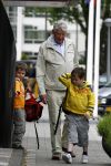 Amsterdam 2 juni 2006
Wim Kok haalt zijn2 kleinkinderen van school.
Peter Smulders bv