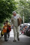 Amsterdam 2 juni 2006
Wim Kok haalt zijn2 kleinkinderen van school.
Peter Smulders bv