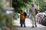 Amsterdam 2 juni 2006
Wim Kok haalt zijn2 kleinkinderen van school.
Peter Smulders bv